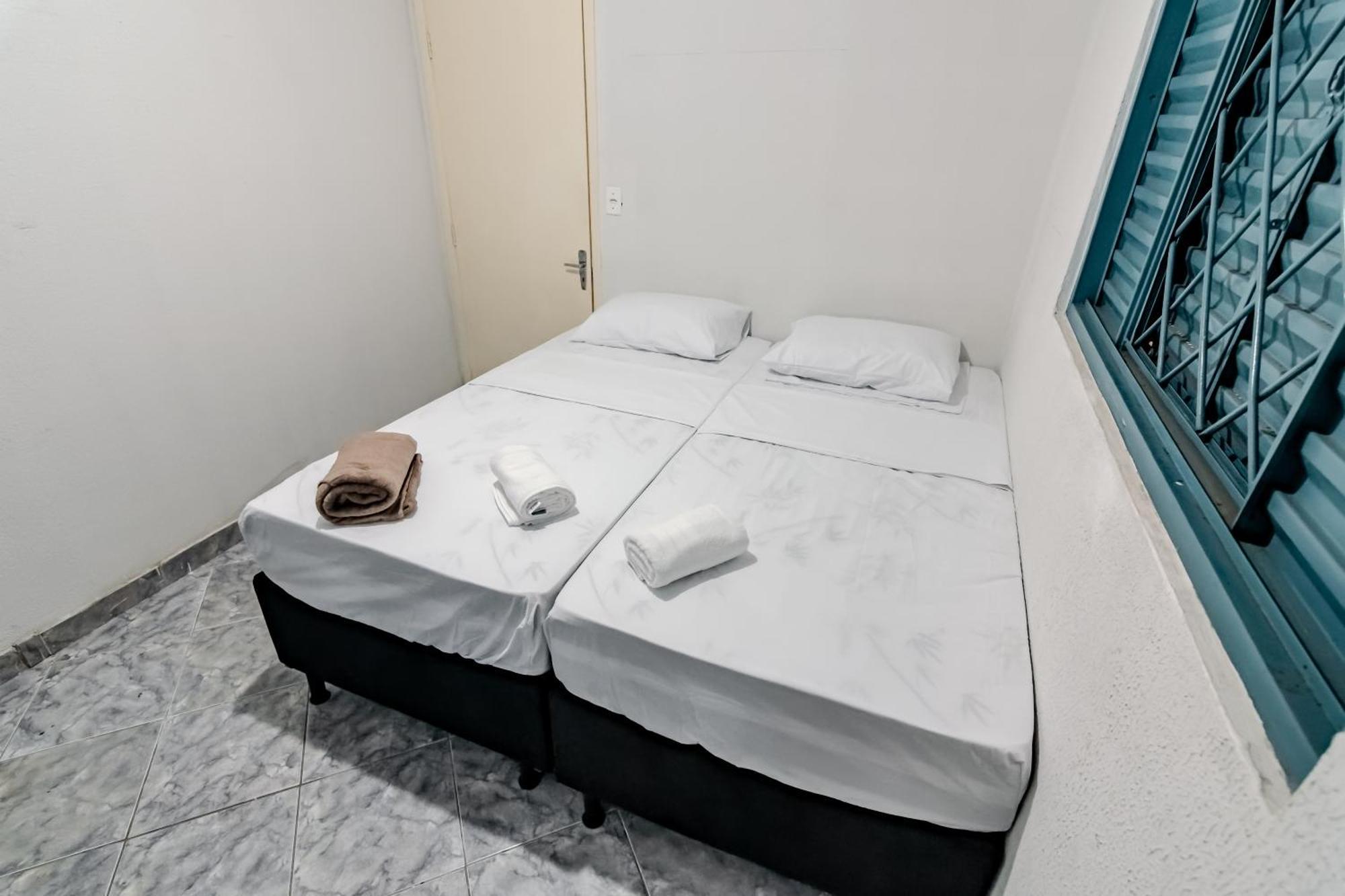 Отель Pousada Roosevelt Quarto 04 - Pousada Central Prox Rodoviaria E Dist Industrial Уберландия Экстерьер фото
