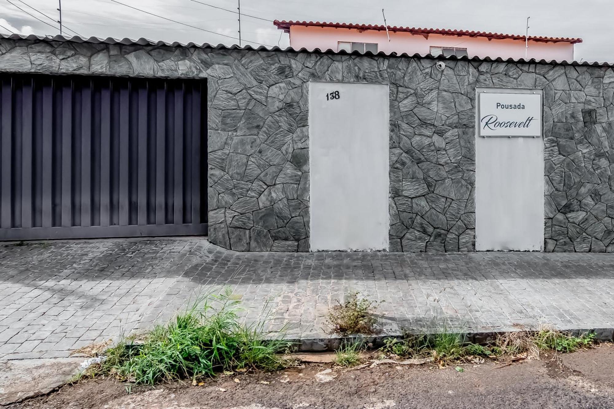 Отель Pousada Roosevelt Quarto 04 - Pousada Central Prox Rodoviaria E Dist Industrial Уберландия Экстерьер фото
